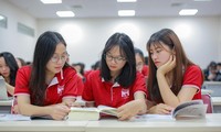 Sinh viên ĐHQGHN. Ảnh HSB
