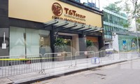 Rào chắn, phong toả Trụ sở Tập đoàn T&T trên phố Phạm Sư Mạnh để phòng chống COVID-19. Ảnh: Hoàng Mạnh Thắng