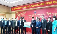 Ông Nguyễn Đức Thụy - Cổ đông lớn Thaiholdings, PCT HĐQT LienVietPostBank đã trao tặng 21 tỷ đồng cho Quỹ vắc xin của Bộ Y tế.