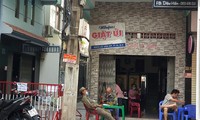 Cơ quan chức năng phong tỏa con hẻm trên đường Lê Văn Sĩ.