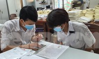 Học sinh Sài Gòn gấp rút thi học kỳ trong 3 ngày gần chục môn để chạy dịch COVID-19