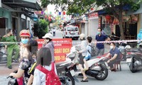 Lực lượng chức năng lập chốt kiểm soát, cách ly khu dân cư tại xã An Đồng (An Dương, TP Hải Phòng).