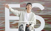 Trong khi vợ cũ bị chê nhạt, Song Joong Ki ẵm luôn giải ‘Nam chính xuất sắc’