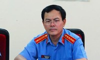 Ông Nguyễn Hữu Linh lúc còn đương chức, ngày mai ông Linh hầu tòa trong vai trò bị cáo.