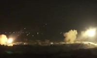 Tên lửa Syria dội vào phiến quân, làm sáng rực bầu trời Damascus