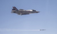 Khoảnh khắc chiến đấu cơ F-35B phóng “sát thủ diệt chim sắt” AIM-120