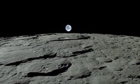Ấn tượng cảnh Trái Đất “mọc” nhìn từ bề mặt Mặt Trăng