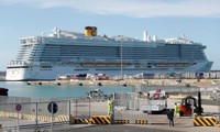 Hai khách TQ nghi nhiễm virus corona, du thuyền 6.000 người bị cách ly