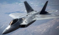 Không quân Mỹ tiếp nhiên liệu cho &apos;chim ăn thịt&apos; F-22 Raptor