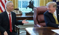 Tổng thống Trump tiếp Phó Thủ tướng Lưu Hạc tại Nhà Trắng hôm 4/4. (Ảnh: Reuters)