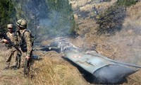 Hiện trường chiếc máy bay Ấn Độ bị Pakistan bắn rơi trong cuộc không chiến gần đây. (Ảnh: BBC)