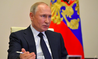 Ông Putin họp trực tuyến với các quan chức chính phủ Nga ngày 15/4. (Ảnh: Reuters)