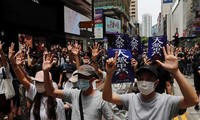 Người biểu tình Hong Kong xuống đường ngày 24/5 để phản đối luật an ninh quốc gia mới. (Ảnh: Reuters)