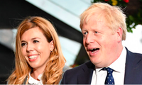 Thủ tướng Anh Boris Johnson và bạn gái Carrie Symonds. (Ảnh: Sky)