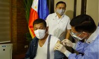 Ông Duterte tiêm vắc-xin Trung Quốc vào đầu tuần này