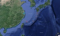 Bao quanh Trung Quốc là vùng biển nước nông, biểu thị bằng màu xanh nhạt. (Ảnh: Google Earth)