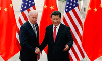 Ông Joe Biden gặp Chủ tịch Trung Quốc Tập Cận Bình năm 2013. (Ảnh: Reuters)