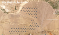Ảnh vệ tinh được công bố vào đầu tháng 6 năm nay cho thấy khu vực đang được xây hàng loạt hầm chứa tên lửa ở Ngọc Môn, tỉnh Cam Túc, Trung Quốc