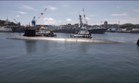 Tàu ngầm tấn công nhanh USS Connecticut trong chuyến thăm cảng Yokosuka, Nhật Bản, ngày 31/7. (Ảnh: US Navy)