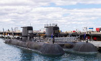 Hai tàu ngầm lớp Collins của Úc tại căn cứ hải quân ở TP Perth. (Ảnh: EPA)
