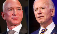 Tỷ phú Jeff Bezos (trái) và Tổng thống Mỹ Joe Biden