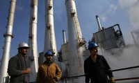 Một nhà máy lọc dầu ở miền nam Iran. (ảnh: AP)