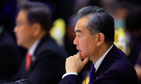 Ngoại trưởng Trung Quốc Vương Nghị dự hội nghị ASEAN+3 tại Campuchia ngày 4/8. (Ảnh: Reuters)