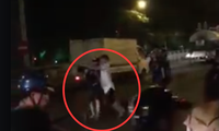 Nhóm thanh niên đánh người giữa đường được ghi lại. Ảnh cắt từ video.