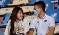 Nhật Lê đăng status đầy ẩn ý khi Huỳnh Anh vẫn ở bên Quang Hải sau lộ tin nhạy cảm