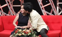 Đan Trường hôn Cẩm Ly trên sóng truyền hình
