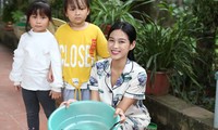 Những hình ảnh mới bình dị, đáng yêu của Hoa hậu Đỗ Thị Hà ở quê nhà