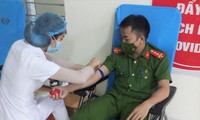 Đại úy công an tình nguyện hiến máu cứu người trong đêm