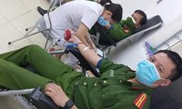 Cán bộ, chiến sỹ công an hiến máu cứu bé 6 tuổi qua cơn nguy kịch