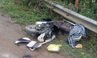 Va chạm với xe tải, hai chị em thương vong