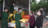 Cụ bà 101 tuổi dành tiền tiết kiệm mua 2 tấn gạo ủng hộ vùng cách ly