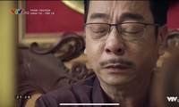Chủ tịch tỉnh Trần Nghĩa khóc khi con trai bị tạm giữ điều tra vì nhận hối lộ