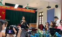 Hiệu trưởng Trường Trần Phú, quận Hoàng Mai trả lời báo chí