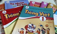 Nhiều giáo viên, phụ huynh phản ánh Tiếng Việt 1 khó, nặng nề đối với học sinh.