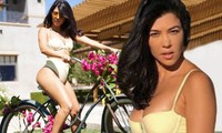 Chị cả nhà Kardashian diện bikini thả dáng bên bể bơi tại nhà như resort
