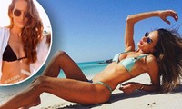 Hai siêu mẫu xứ Samba diện bikini &apos;nóng rực&apos; trên biển 