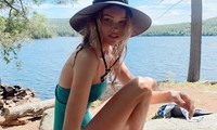 Elsa Hosk tung series ảnh bikini &apos;đốt cháy&apos; nắng hè