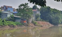 Đổ đất lấn sông tràn lan tại huyện Văn Giang, tỉnh Hưng Yên