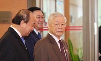 Chủ tịch nước Nguyễn Phú Trọng trình miễn nhiệm Thủ tướng Nguyễn Xuân Phúc