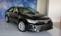 Đại lý giảm giá mạnh, đẩy hàng tồn Toyota Camry ở Việt Nam