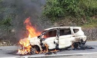 Chiếc Mitsubishi Xpander cháy trơ khung vào sáng ngày 6/2 tại tỉnh Quảng Nam.