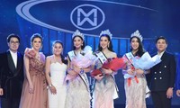 Xanita (đứng thứ tư từ trái qua) đăng quang Á hậu năm 2019