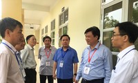 Thứ trưởng Bộ GD&ĐT Nguyễn Hữu Độ kiểm tra công tác chấm thi tự luận của Hà Nội