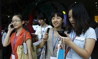 Việt Nam sẽ phổ cập điện thoại đến 100% dân số. Ảnh: Như Ý