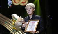 Jack và &apos;Hoa Hải đường&apos; tiếp tục lên ngôi tại giải Mai Vàng, Hoài Linh nhận giải Vì cộng đồng