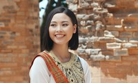 Người đẹp Đào Thị Hà diện trang phục Chăm quảng bá lễ hội văn hóa dân gian Khánh Hòa